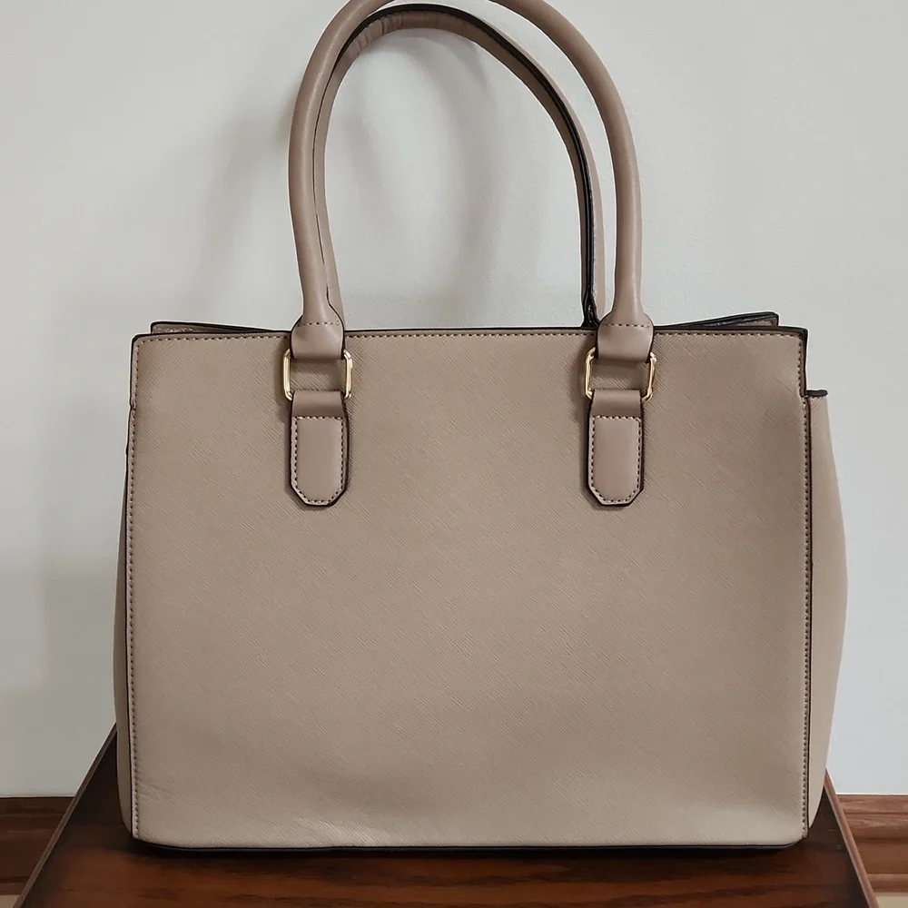 Adrienne Vittadini Oxford Bow Bag - Picture 2 of 9